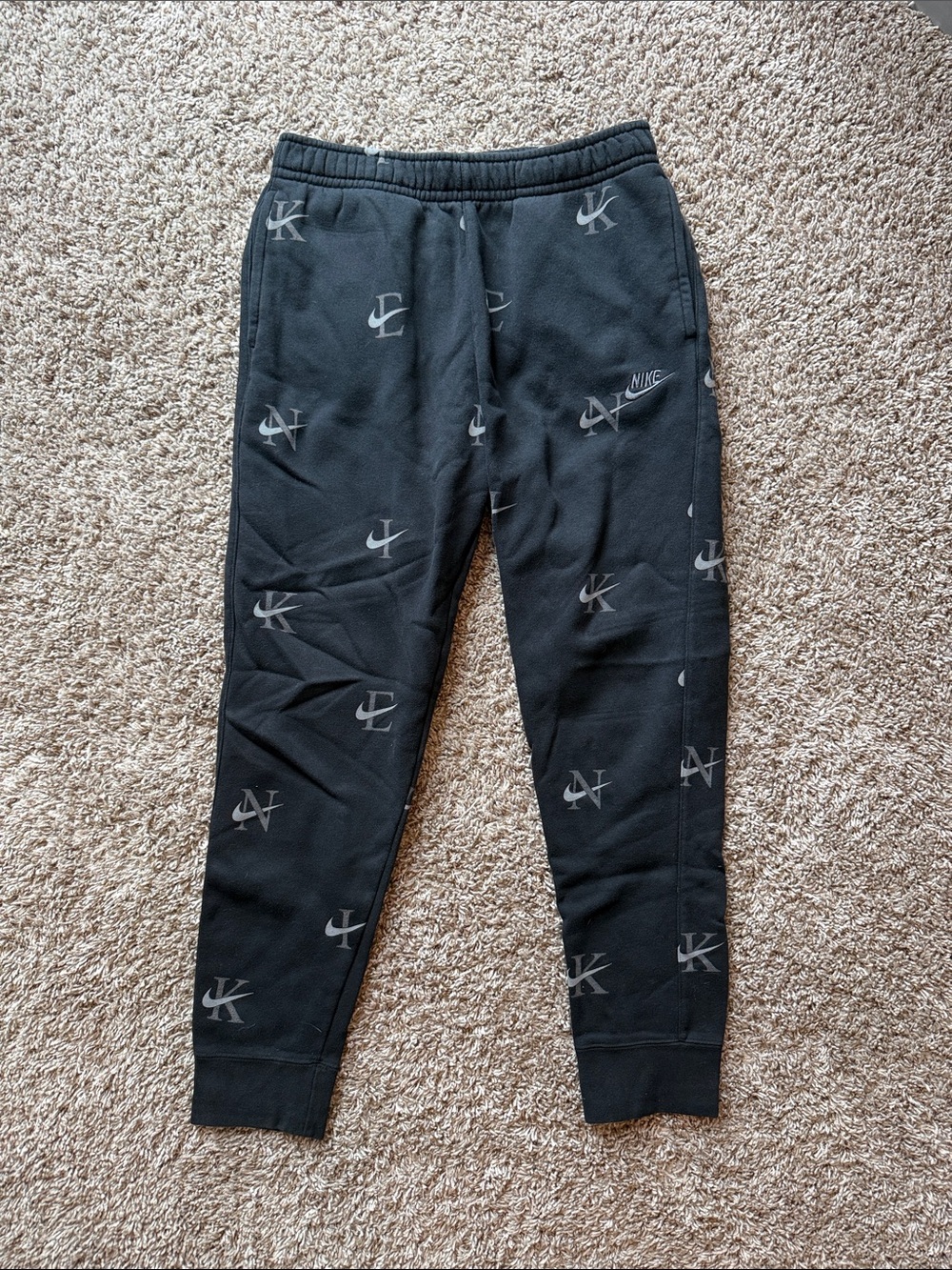 Nike Sportswear Club All-Over Print Fleece Joggers